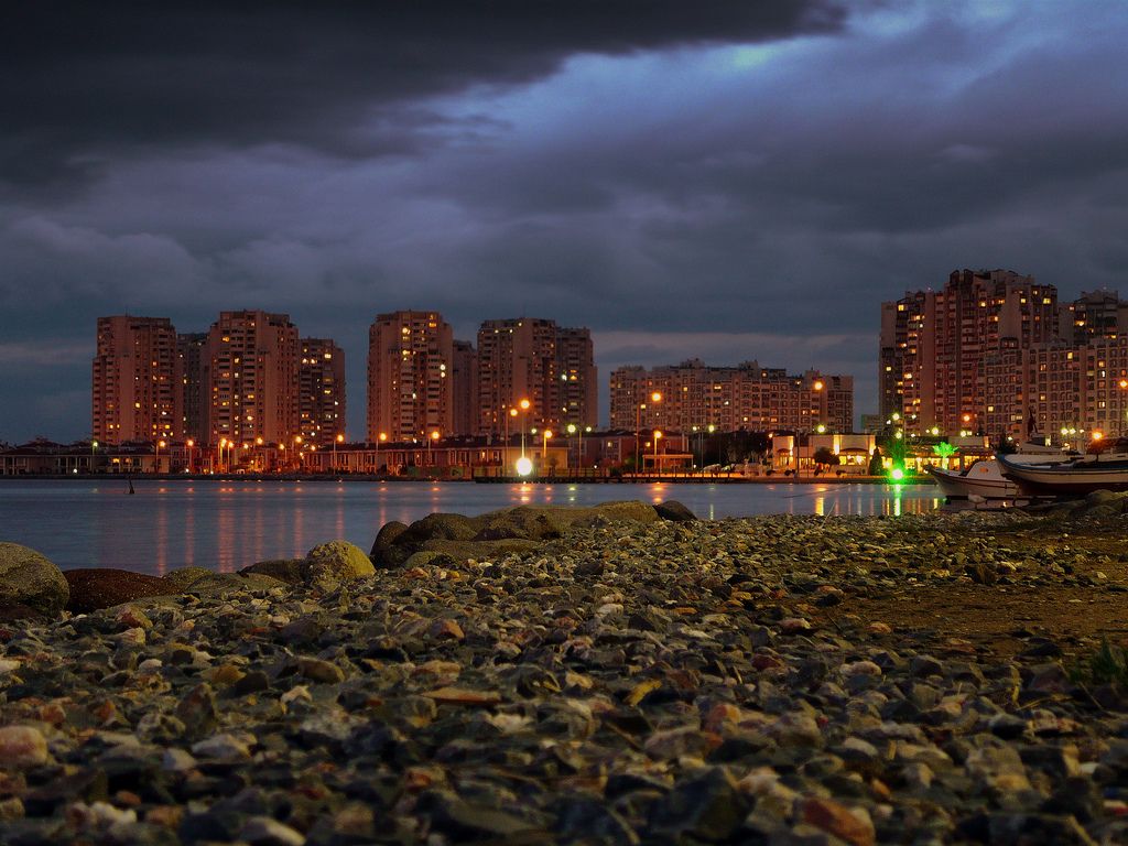 Mavişehir, Karşıyaka ve İzmir sahilinde konut bölgesi
